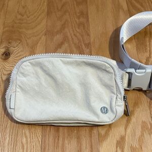 lululemon athletica Off-White Belt Bag